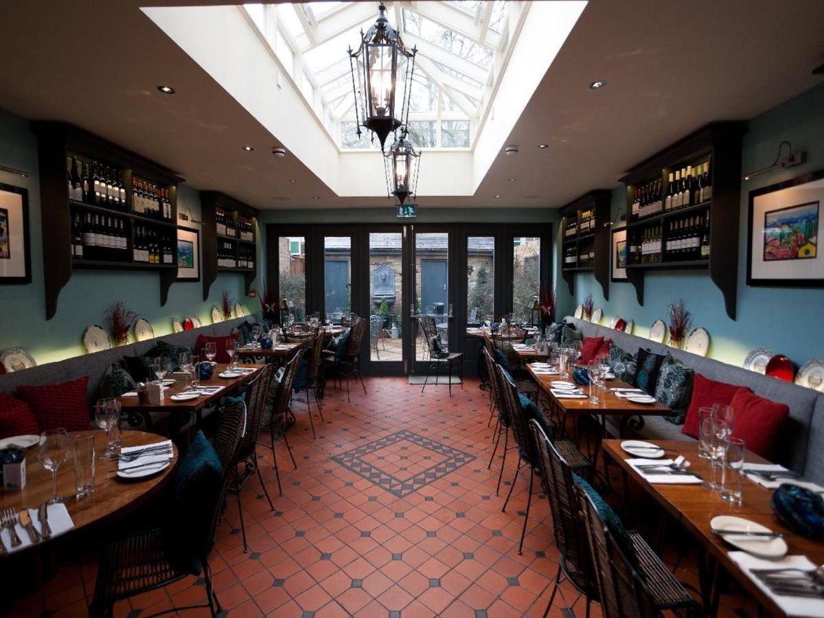 Bed and Breakfast Gilbey'S Bar, Restaurant & Townhouse Windsor Exterior foto