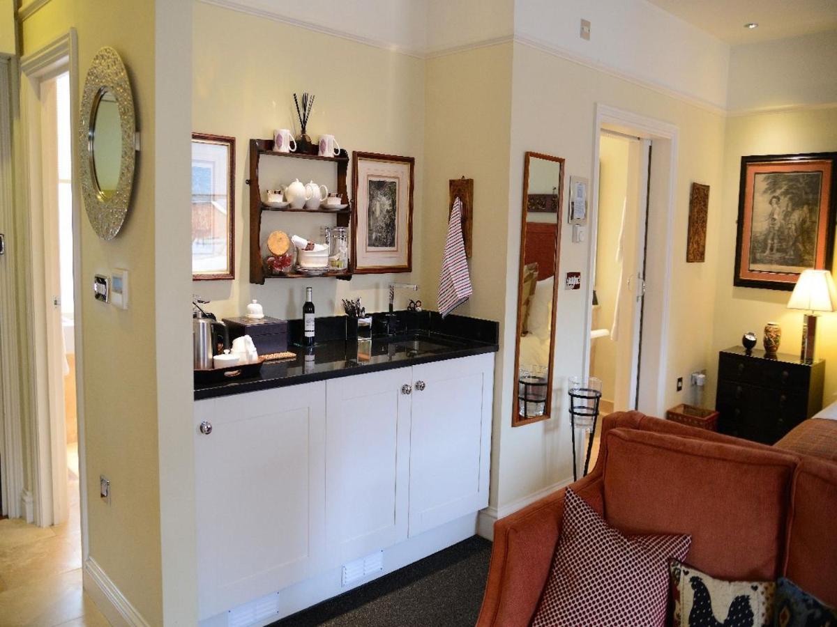 Bed and Breakfast Gilbey'S Bar, Restaurant & Townhouse Windsor Exterior foto